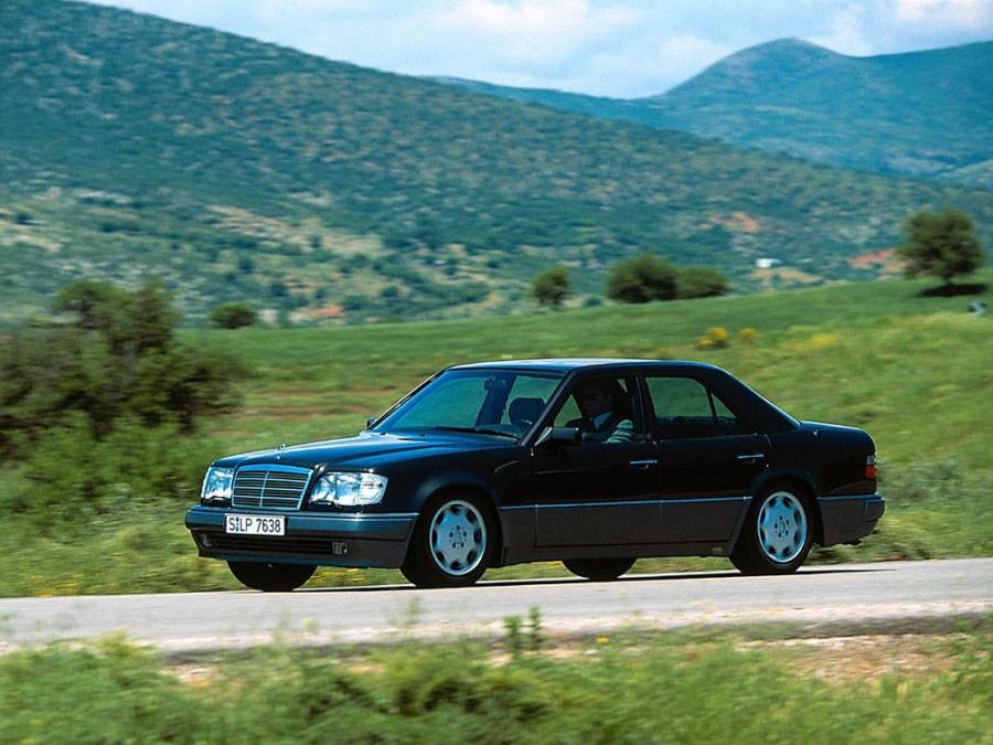 Mercedes-Benz E500 1993 года  (фото 5 из 7)
